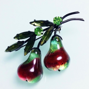 Винтажная брошь от Austria в форме ветви с грушами оливкового и красно-коричневого цвета
