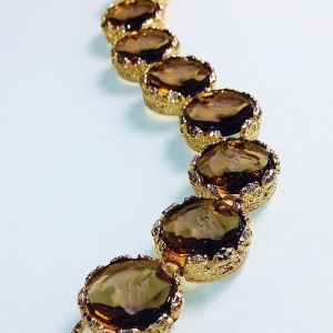 Винтажный браслет от Goldette с камеями (Intaglio) цвета дымчатого топаза