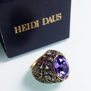 Кольцо от Heidi Daus с кристаллом фиолетового цвета, размер 6 USA