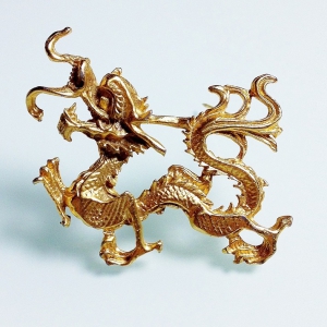 Винтажная брошь от Metropolitan Museum of Art в виде дракона