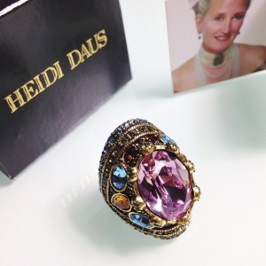 Кольцо от Heidi Daus с кристаллом нежно-аметистового цвета, размер 7 USA