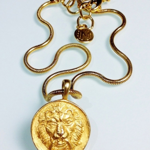 Винтажное колье от Anne Klein с подвеской-медальоном cо львом