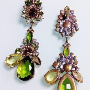 Женственные серьги от Lilien Czech с кристаллами оливкового, лимонного, медного цвета