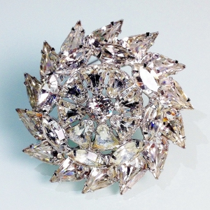 Винтажная брошь от Weiss с австрийскими кристаллами прозрачного цвета