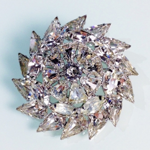 Винтажная брошь от Weiss с австрийскими кристаллами прозрачного цвета