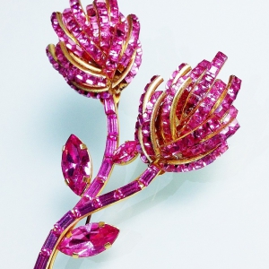 Винтажная брошь от Austria в форме цветка розового цвета