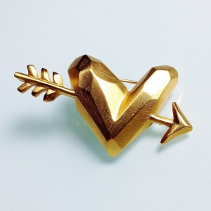 Винтажная брошь от Anne Klein в форме сердца пронзённого стрелой