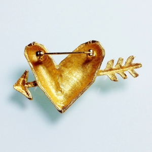 Винтажная брошь от Anne Klein в форме сердца пронзённого стрелой