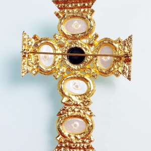 Винтажная брошь в форме креста с искусственным жемчугом и кристаллами