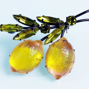 Винтажная брошь от Austria в форме ветви с лимонами