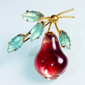 Винтажная брошь от Austria в форме ветви с грушей персиково-малинового цвета
