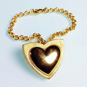 Винтажный чарм-браслет от Escada с чармом в форме сердца
