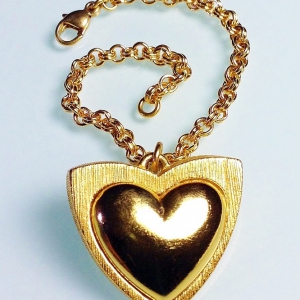 Винтажный чарм-браслет от Escada с чармом в форме сердца