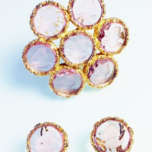 Винтажные клипсы от Goldette с камеями (Intaglio) нежно-розового цвета