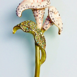 Винтажная брошь от St. John в форме цветка Каллы