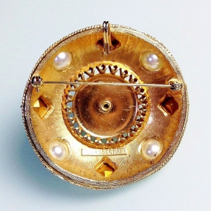 Винтажная брошь от Accessocraft с барочным жемчугом и кристаллами