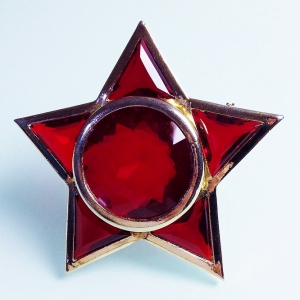 Винтажная брошь в форме звезды темно-красного цвета