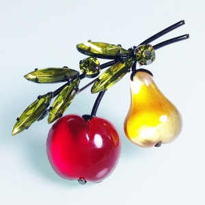 Винтажная брошь от Austria в форме ветви с вишней и грушей