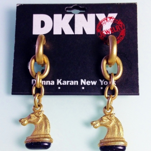 Винтажные клипсы от Donna Karan шахматная фигура Конь