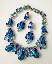 Колье и серьги от ''Lilien Czech'' с кристаллами аква-голубого, сапфирового и кобальтового цвета