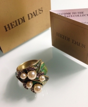 Кольцо от ''Heidi Daus'' листья с жемчужной ветвью, размер 5 USA
