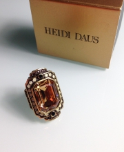 Кольцо от ''Heidi Daus'' с кристаллом бронзового цвета