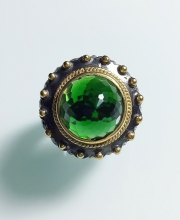 Кольцо-перстень с синтетическим изумрудом. Серебро 925 пробы, р. 18-18,5 RUS