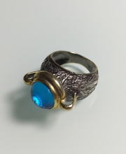 Кольцо в османском стиле в форме амфоры с голубым топазом. Серебро 925 пробы, р. 18 RUS