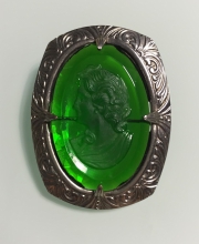 Винтажная брошь в викторианском стиле с камеей в стекле (intaglio)