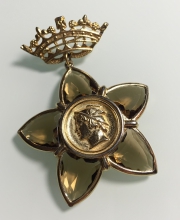 Винтажная брошь от "Accessocraft" в форме звезды с короной