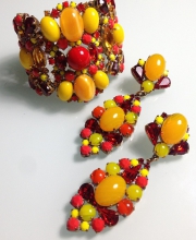 Браслет и клипсы от "Lilien Czech" с цветными кристаллами и кабошонами