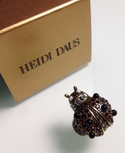 Кольцо от ''Heidi Daus'' с Божьей Коровкой, размер 5 USA