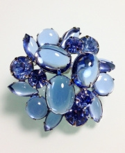 Винтажная брошь от Weiss с кабошонами и кристаллами нежно-голубого цвета