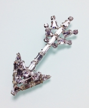 Винтажная брошь от Weiss в форме стрелы с австрийскими кристаллами