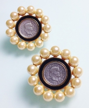 Винтажные клипсы от Carolee с монетками и искусственным жемчугом