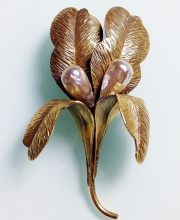 Винтажная брошь от Hobe в форме цветка Ириса с барочным жемчугом