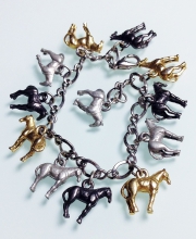 Винтажные чарм-браслет с лошадками