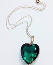Винтажный кулон от Warner с кристаллом в форме сердца изумрудного цвета