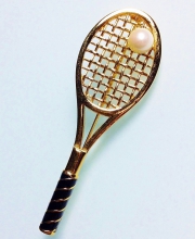 Винтажная брошь от Carolee в форме теннисной ракетки