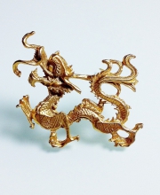 Винтажная брошь от Metropolitan Museum of Art в виде дракона