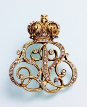 Винтажная брошь от De Nicola в виде герба с кристаллами