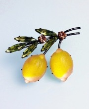 Винтажная брошь от Austria в форме ветви с лимонами