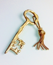 Винтажная брошь от Jeanne в форме ключа с кисточкой
