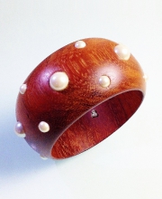 Винтажный браслет от Carolee из дерева с искусственным жемчугом